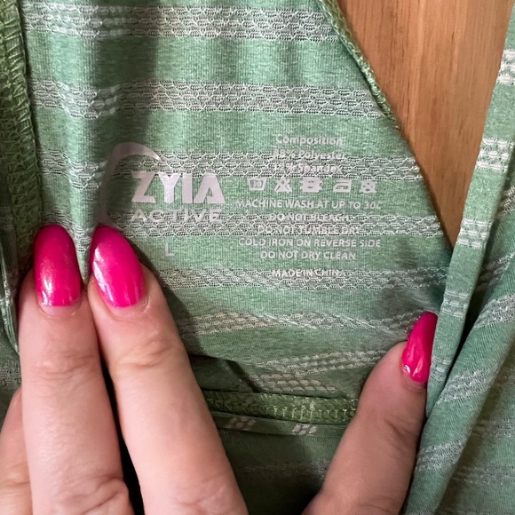 Zyia Forest Nimbus Split Open Back Tie Tank Size Large Active Wear​​ - Picture 3 of 4
